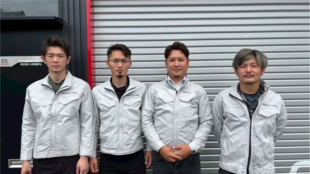 職人スタッフが正面を向いている