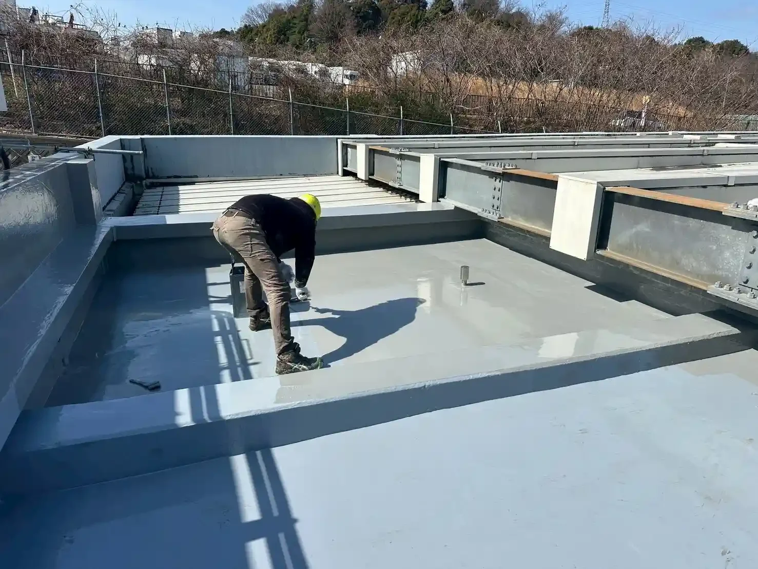 雨漏りの急所となる壁との接合部（立ち上がり）や入隅の防水処理